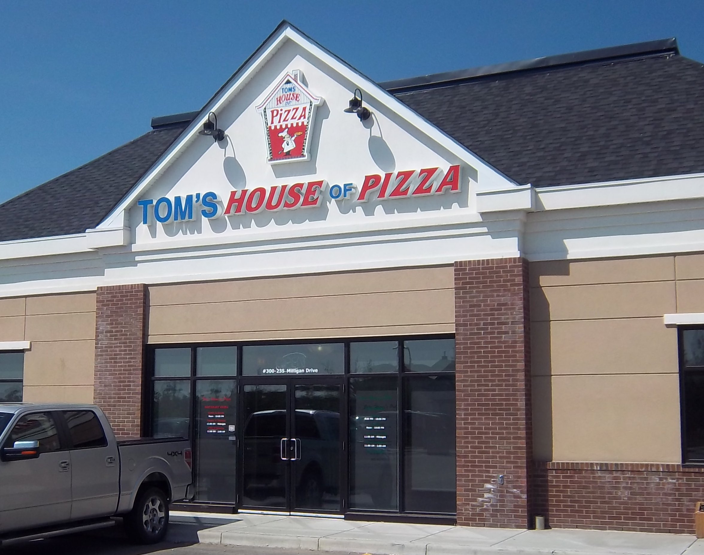 Store front for Tom's House of Pizza